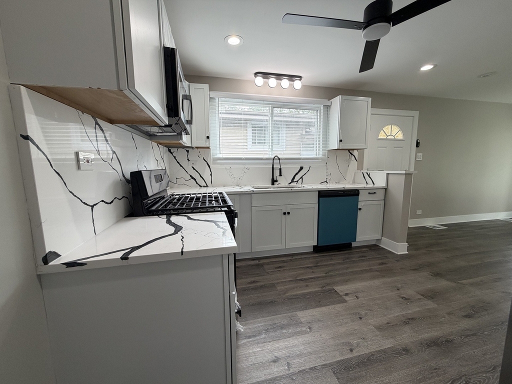 527 W 16th Place - Photo 6