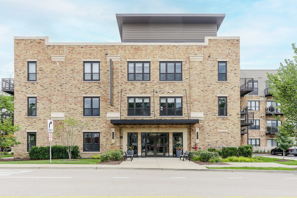 101 W Liberty Street - Photo 0