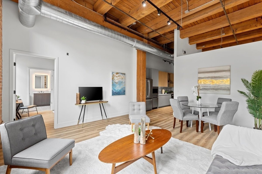 153 W Ohio Street - Photo 1
