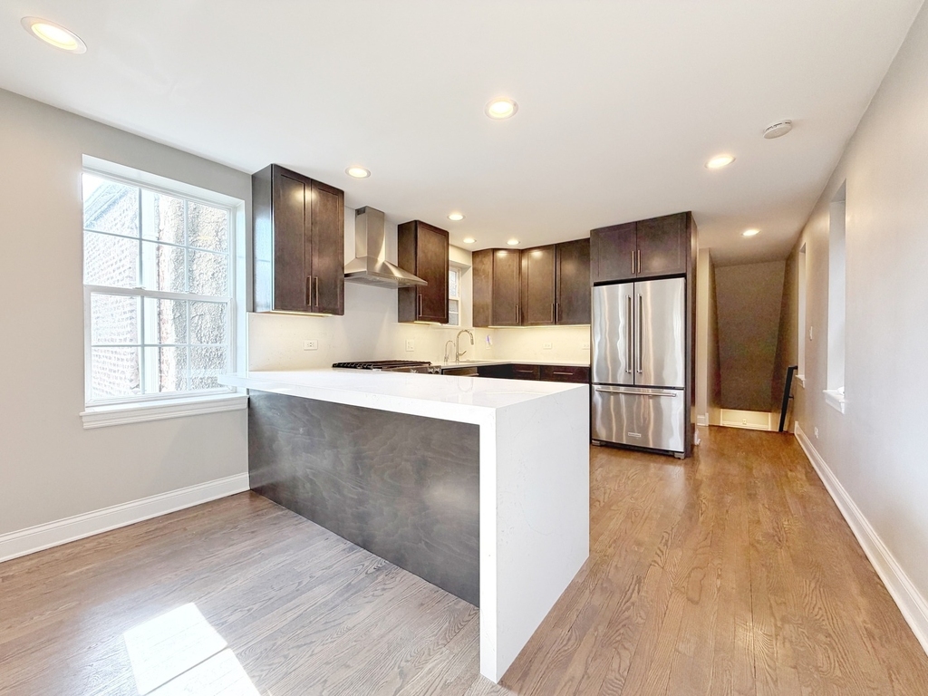 2427 W Grenshaw Street - Photo 3