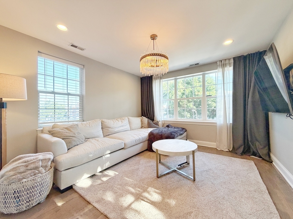 2427 W Grenshaw Street - Photo 6