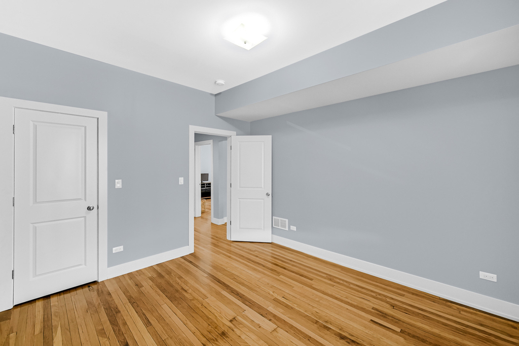 6022 S Eberhart Avenue - Photo 6