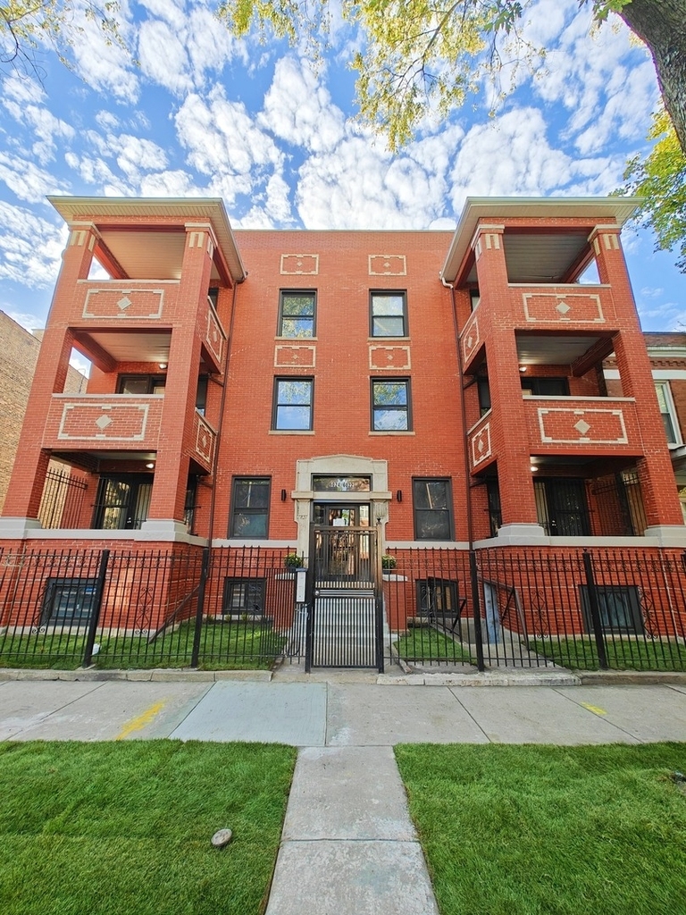 6022 S Eberhart Avenue - Photo 0