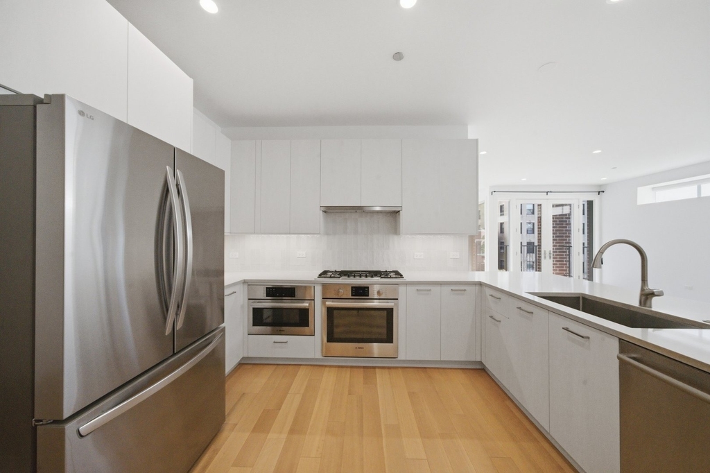 434 W Melrose Street - Photo 8