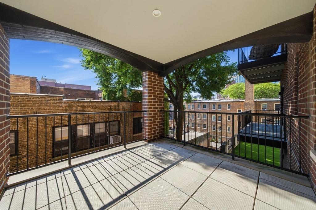434 W Melrose Street - Photo 12