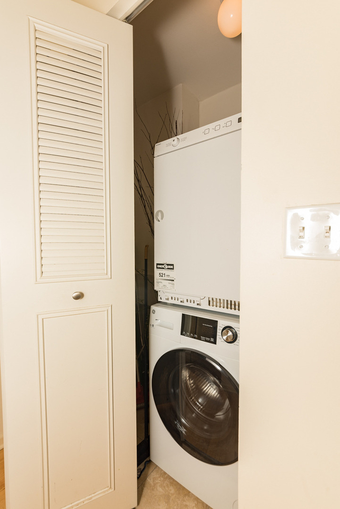 222 E Pearson Street - Photo 10