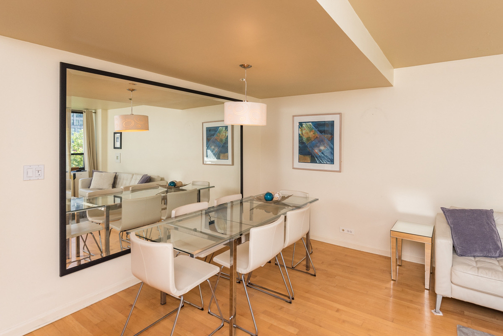 222 E Pearson Street - Photo 5