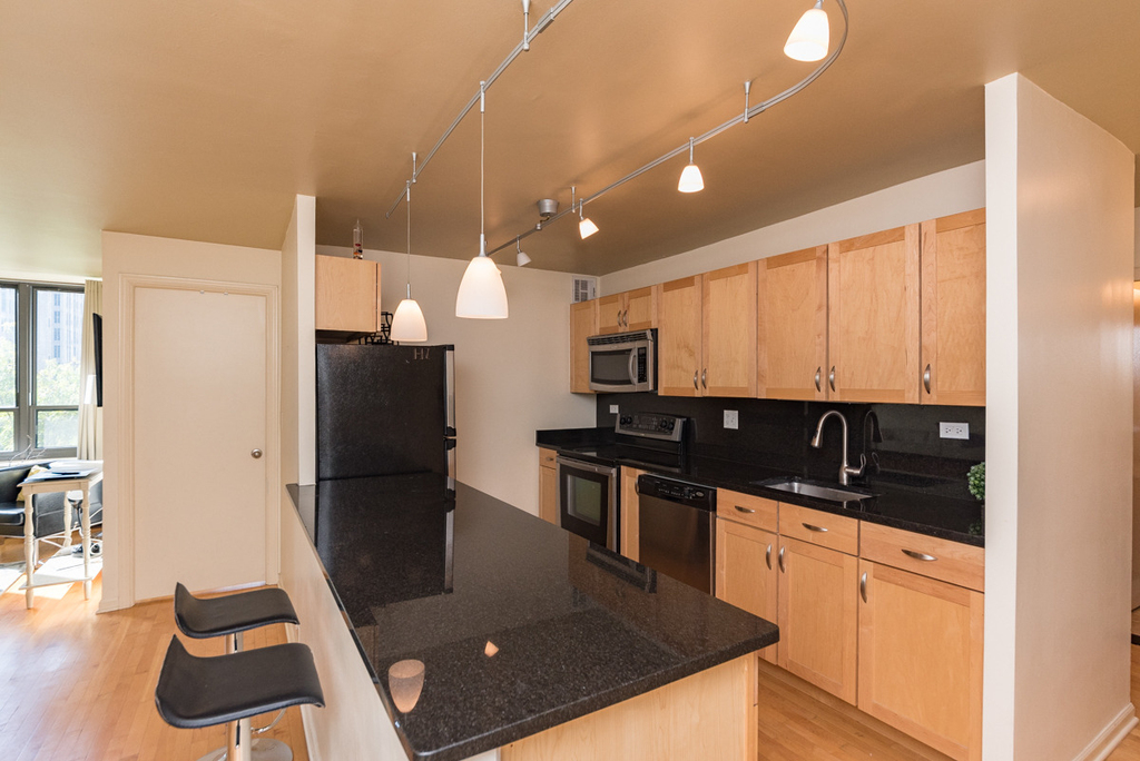 222 E Pearson Street - Photo 7
