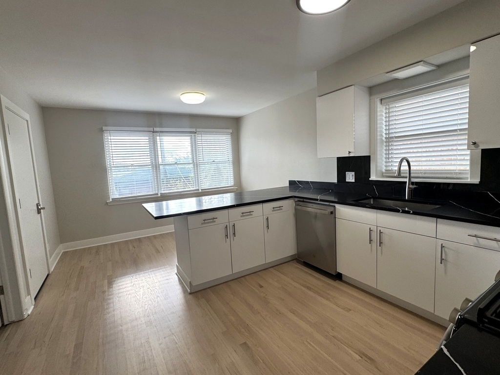 1215 Balmoral Avenue - Photo 5