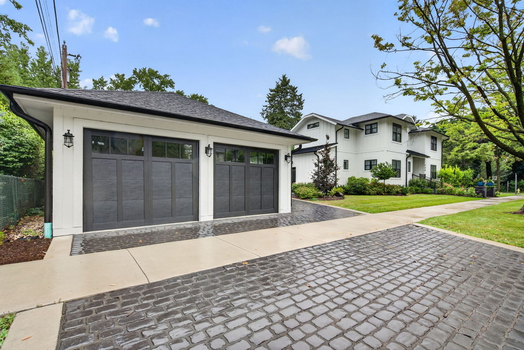 240 S Brainard Avenue - Photo 3