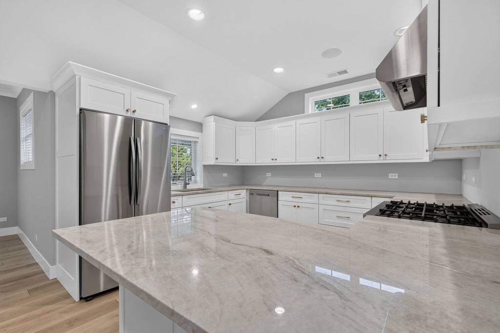 240 S Brainard Avenue - Photo 8