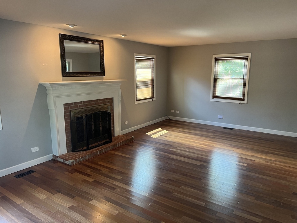 1927 Farmington Court - Photo 2