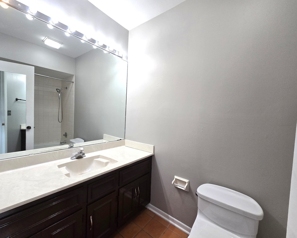1111 S Waukegan Road S - Photo 10