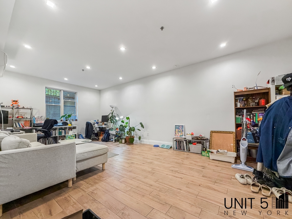 345 Eldert Street - Photo 5