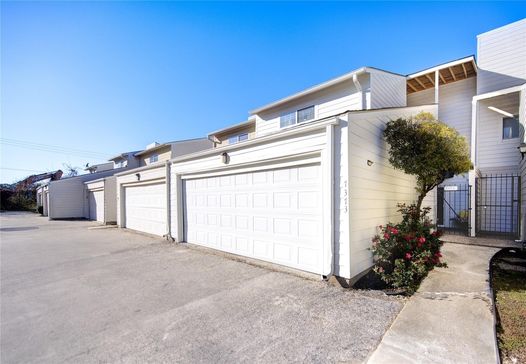 7373 Antoine Drive - Photo 22