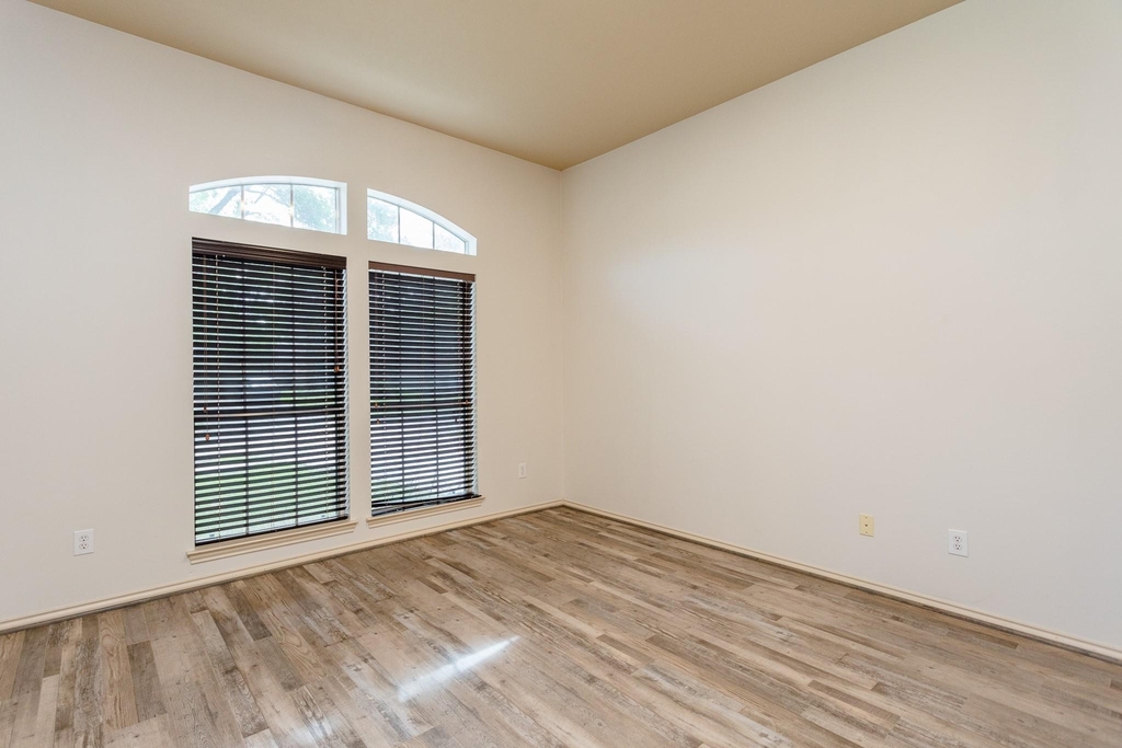 4839 Taylor Lake Court - Photo 5