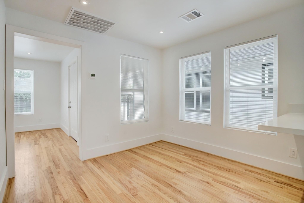 6109 N Main St - Photo 7