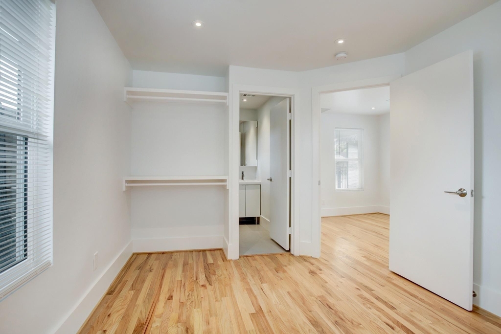 6109 N Main St - Photo 8