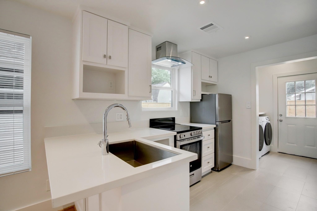 6109 N Main St - Photo 6