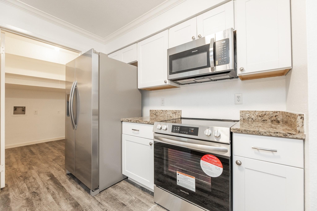 1908 Avenue B - Photo 9