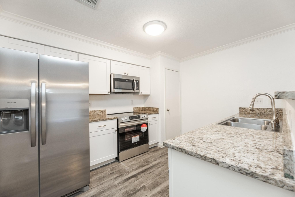 1908 Avenue B - Photo 8