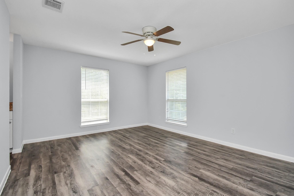 1908 Avenue B - Photo 12