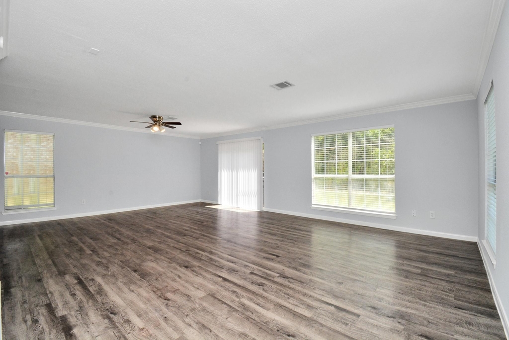 1908 Avenue B - Photo 4