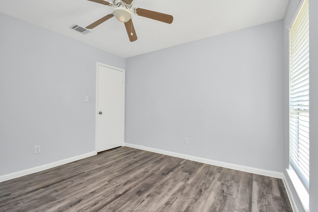 1908 Avenue B - Photo 21
