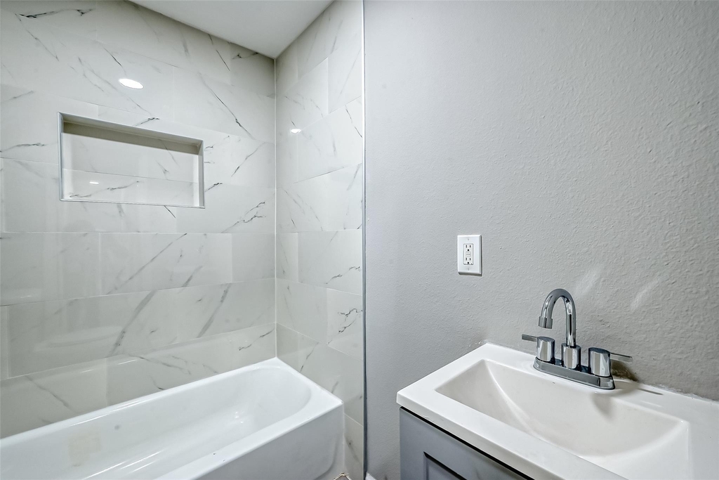 3270 Reeves Street - Photo 12