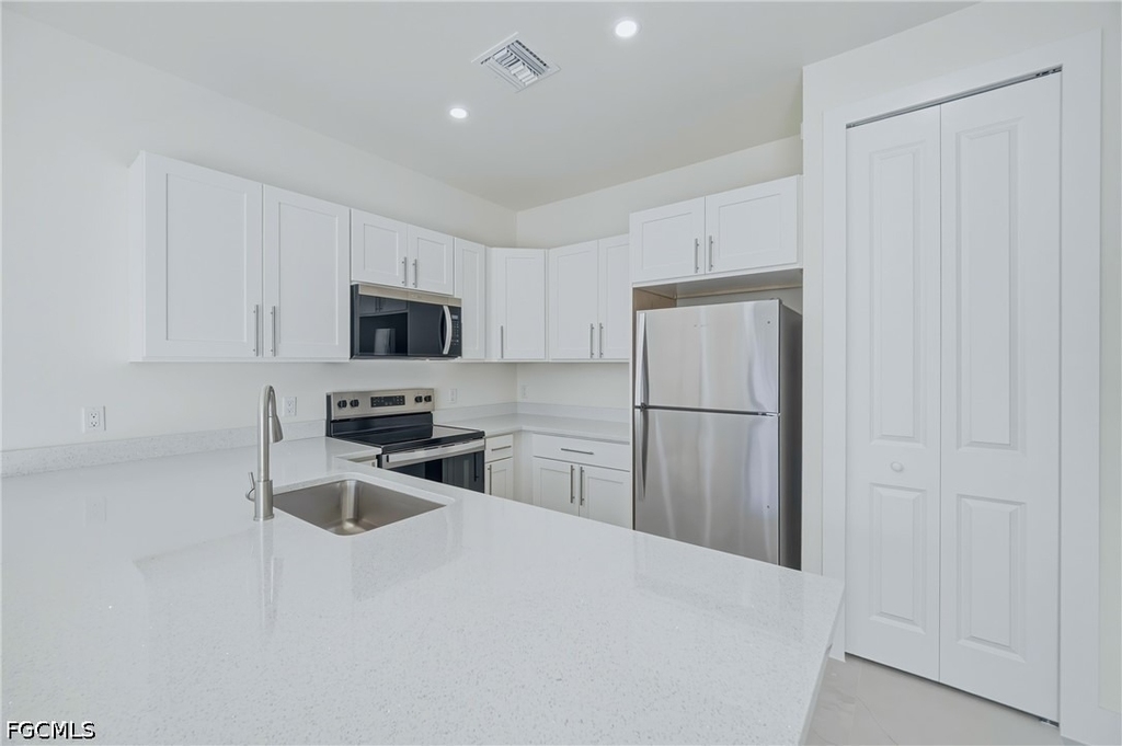2411 Lola Avenue S - Photo 2
