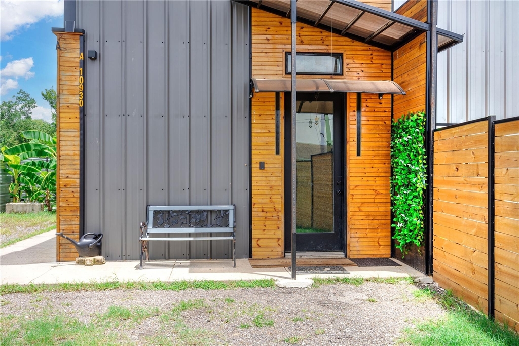 10930 Exeter Street - Photo 2