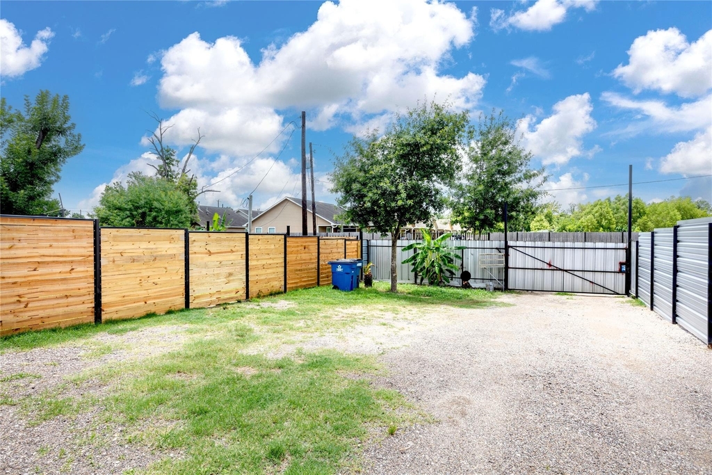10930 Exeter Street - Photo 19