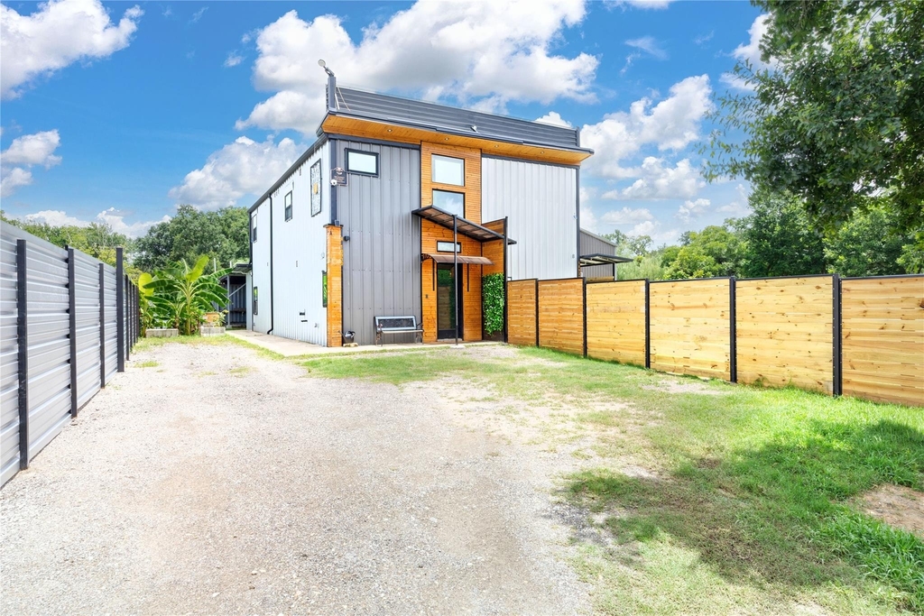 10930 Exeter Street - Photo 0