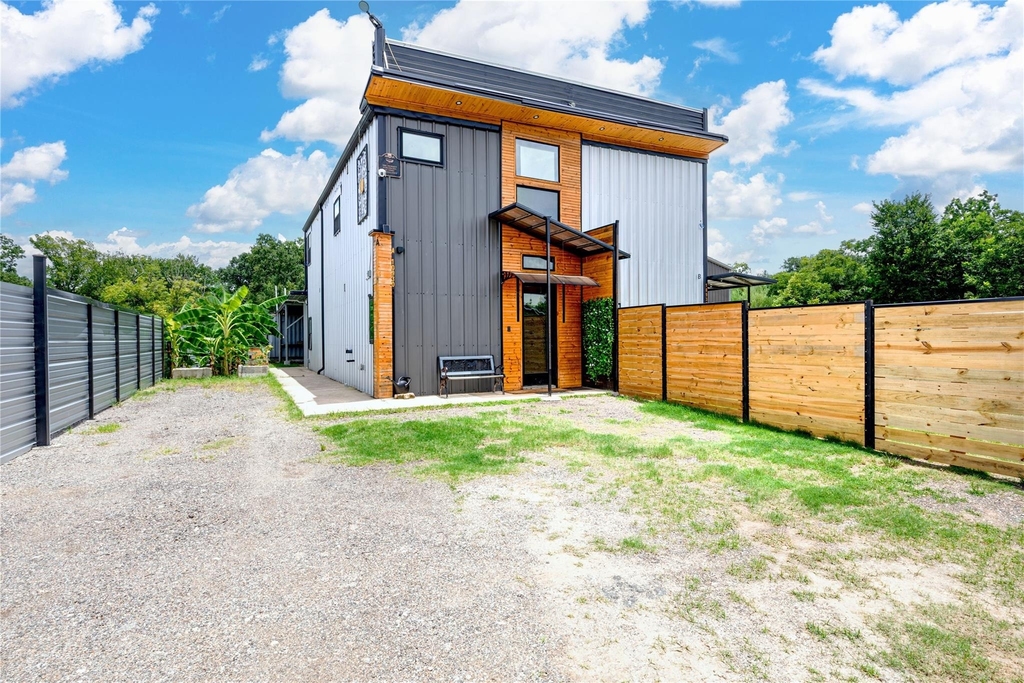 10930 Exeter Street - Photo 1
