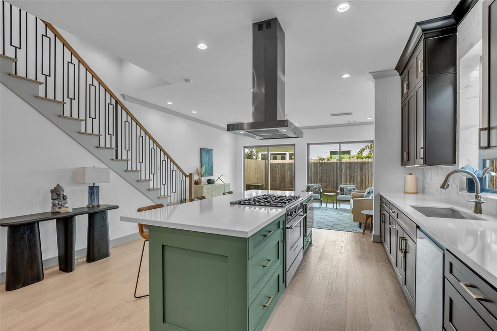 1724 Ridgewood St - Photo 6