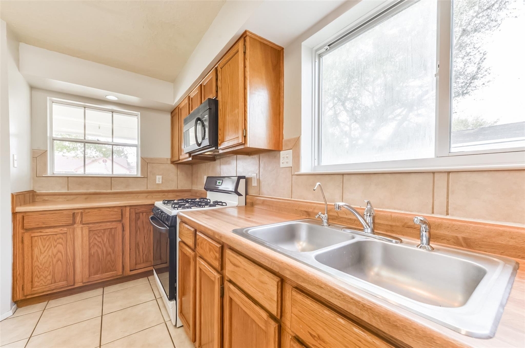 16606 Burlcreek - Photo 13