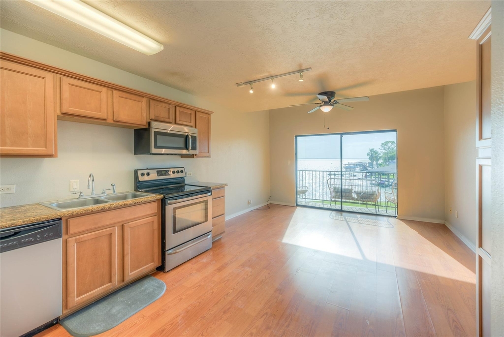 445 Carolcrest Lane - Photo 1