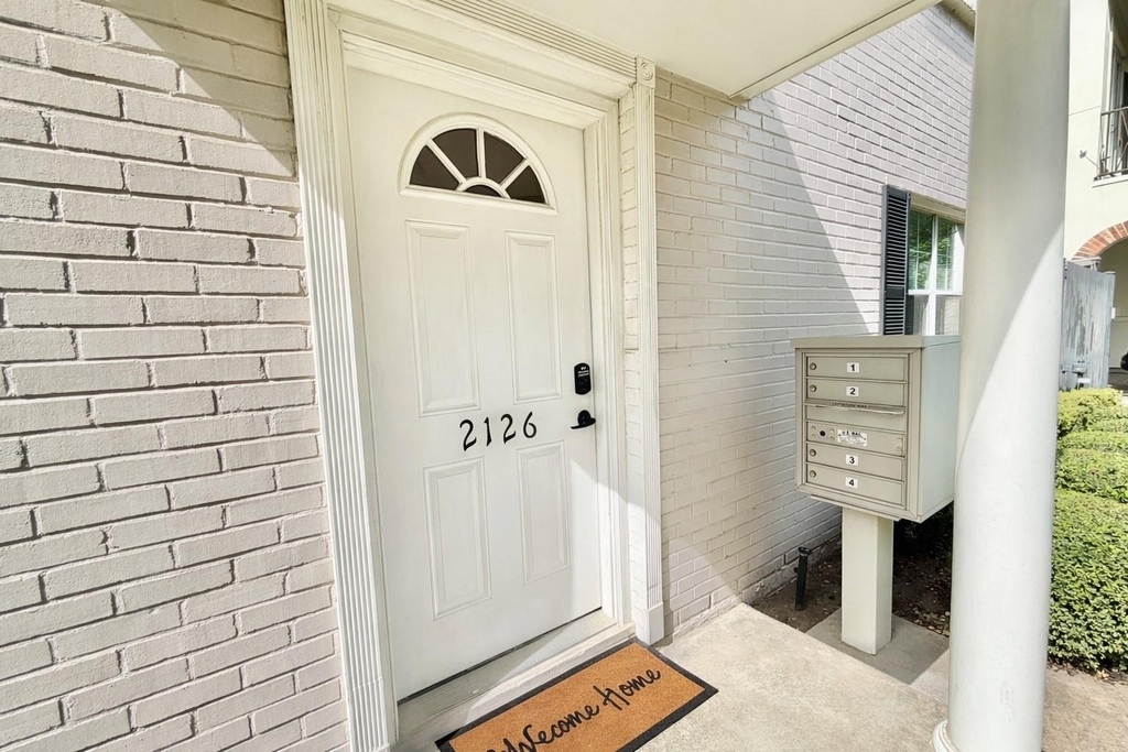 2126 Banks Street - Photo 5