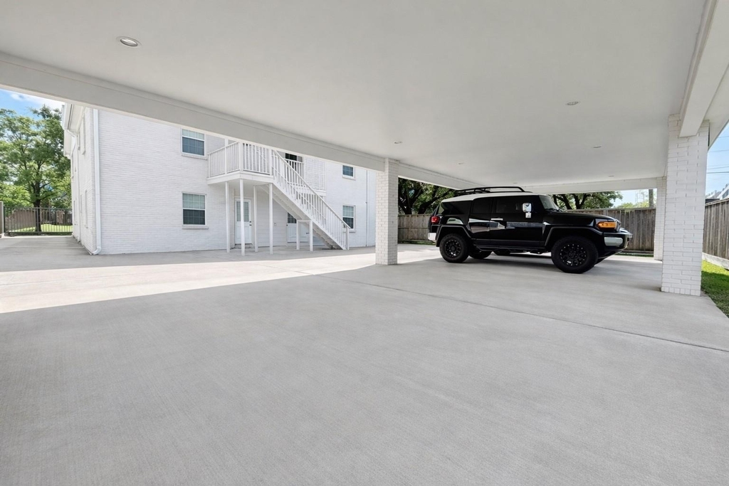 2126 Banks Street - Photo 35