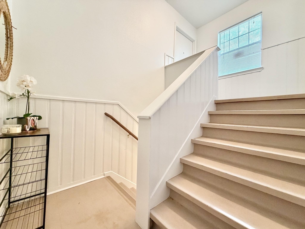 2126 Banks Street - Photo 7