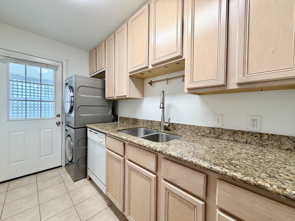 2126 Banks Street - Photo 30