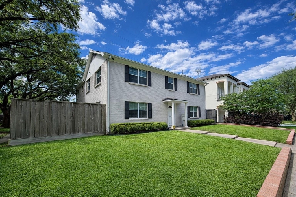 2126 Banks Street - Photo 2