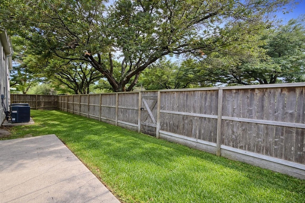 2126 Banks Street - Photo 33