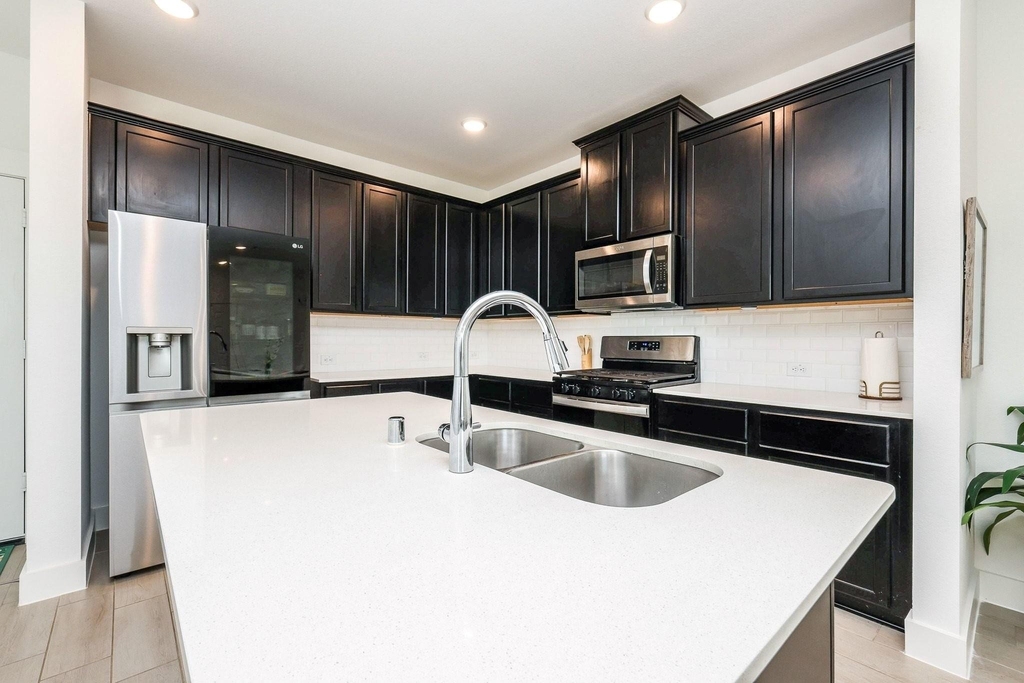 2754 Mariposa Creek Drive - Photo 2