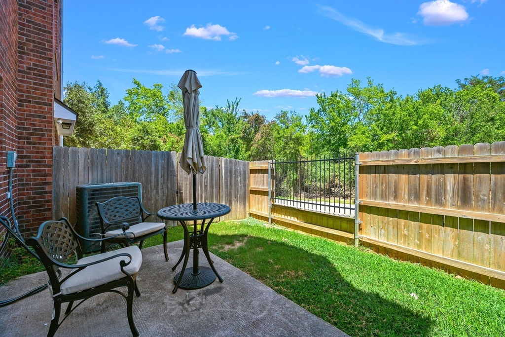 305 Holleman Drive E - Photo 7