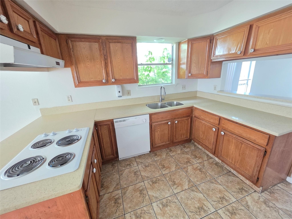 11726 Plumbrook Drive - Photo 6