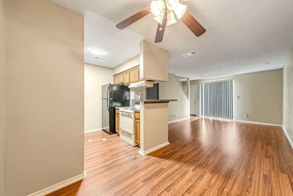2501 Gulf Freeway - Photo 21