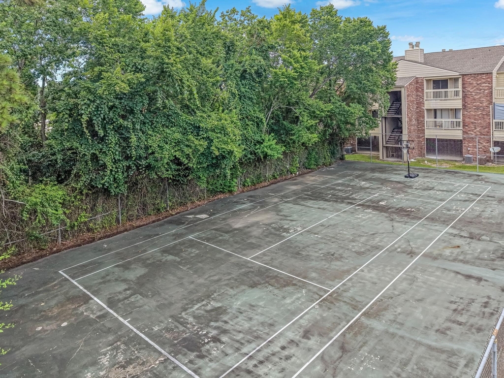 2501 Gulf Freeway - Photo 1