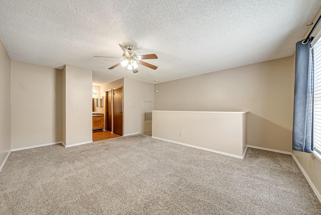 2501 Gulf Freeway - Photo 11