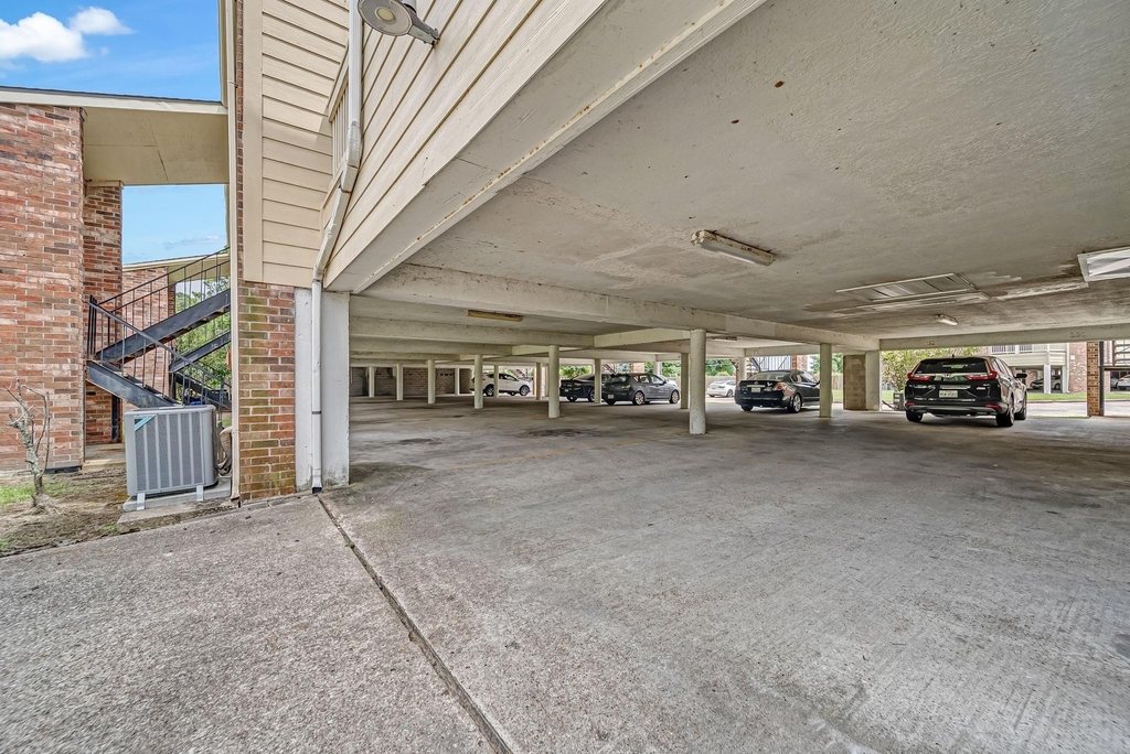 2501 Gulf Freeway - Photo 2